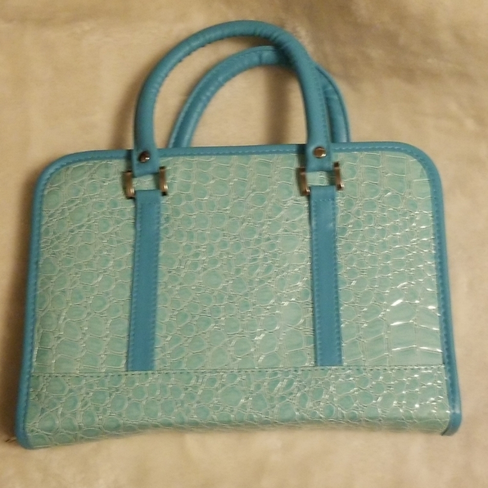 NWOT Gigi Chantal Bible / book case